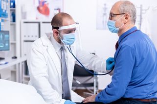 V běžných provozech jsou lidé schopni pracovat do 75 let, říká lékař - Seznam Zprávy